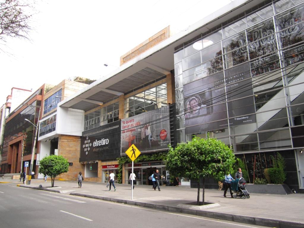 Shopping Tour with Optional Spa with Massage and Exfoliating Ritual