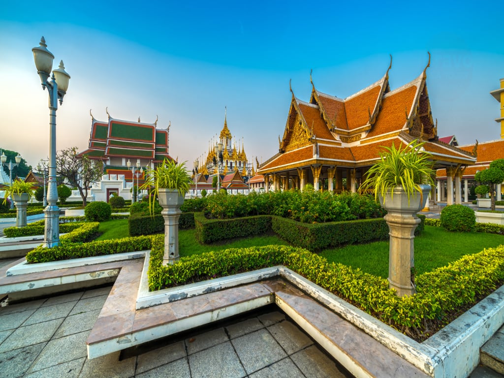 Small Group Damnoen saduak Market and Bangkok Temples