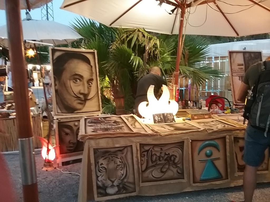 Las Dalias Night Hippy Market