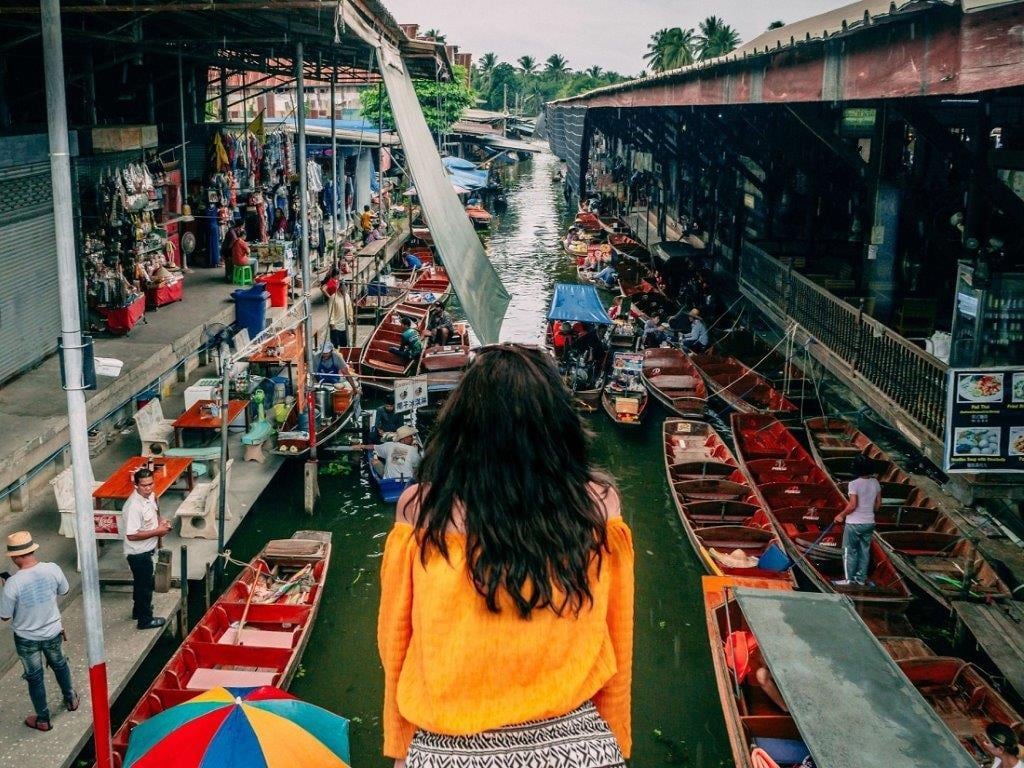 Maeklong Railway Market and Damnoen Saduak Floating Market Full-Day Tour in Bangkok