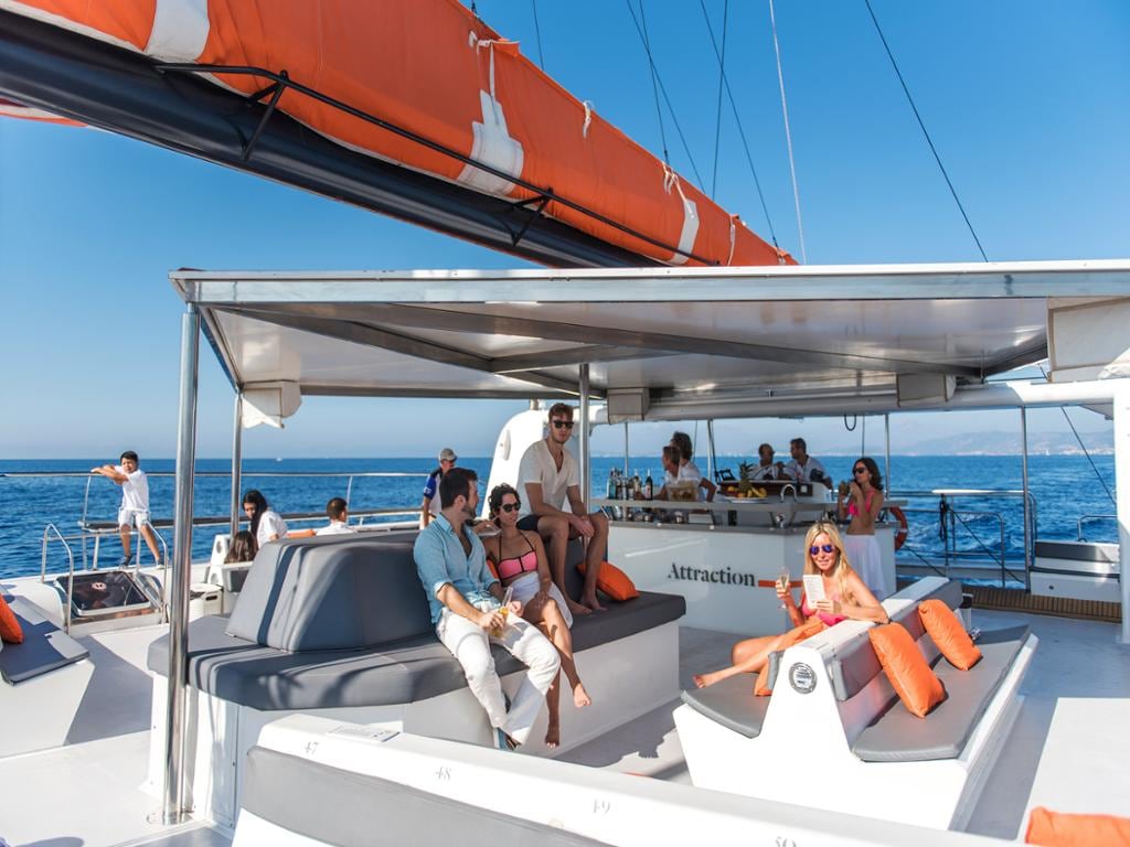 Bay of Palma: Catamaran Excursion including Lunch and Soft Drinks