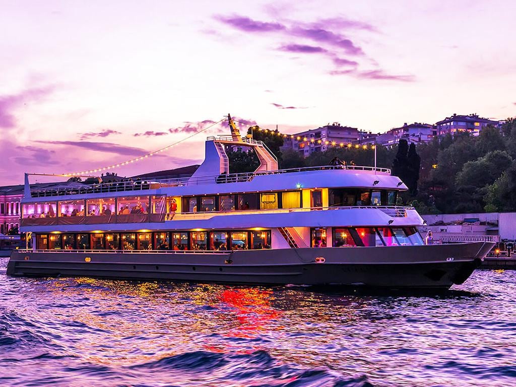 Bosphorus Dinner Cruise and Oriental Show