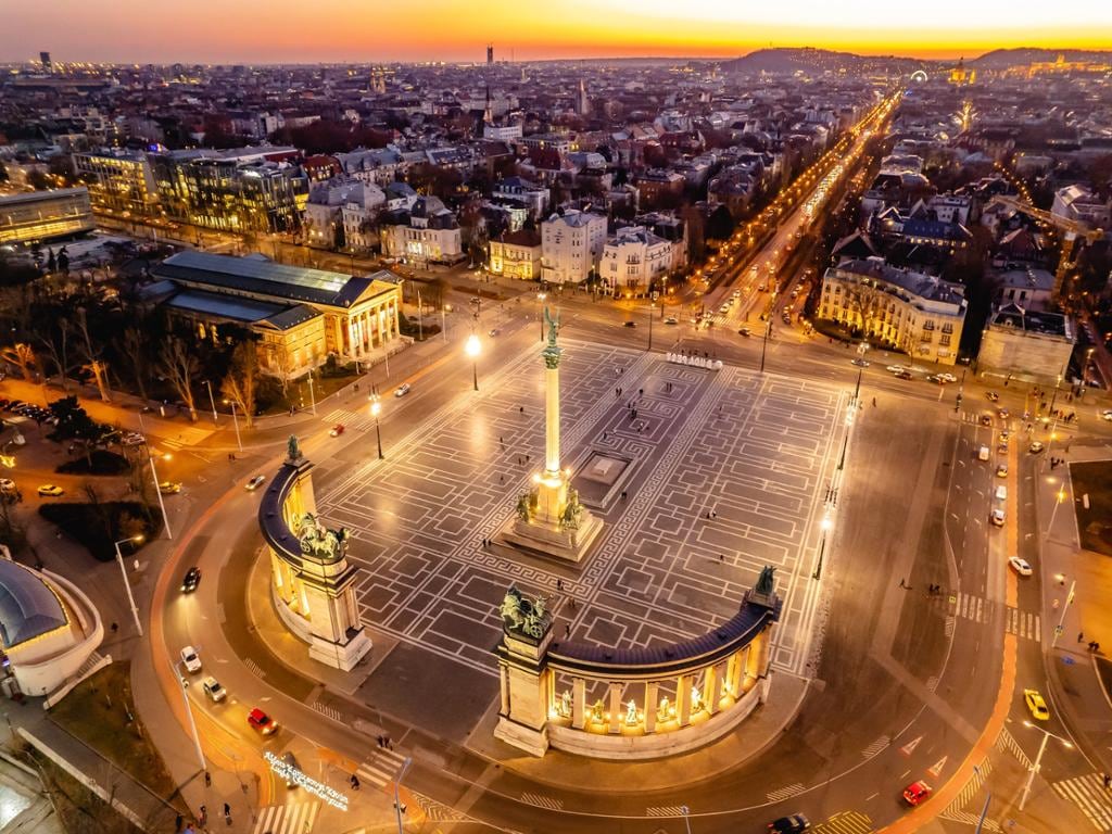Discover Budapest from Airport - Private - Half-Day Tour