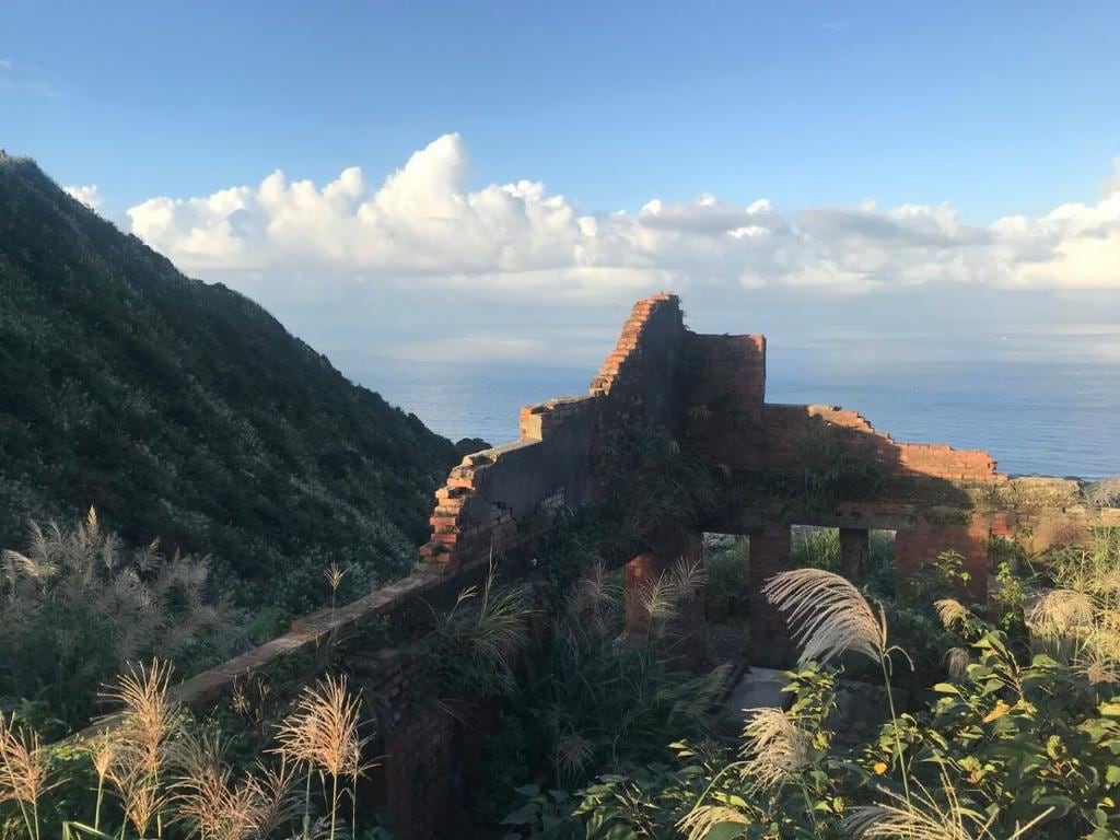 Discover Jiufen, ShueiNanDong Golden Waterfall and Gold Museum