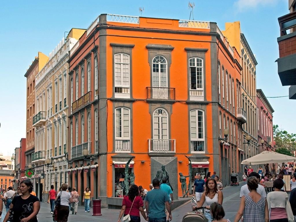 Discover the city of Las Palmas on your own - Full-Day Tour