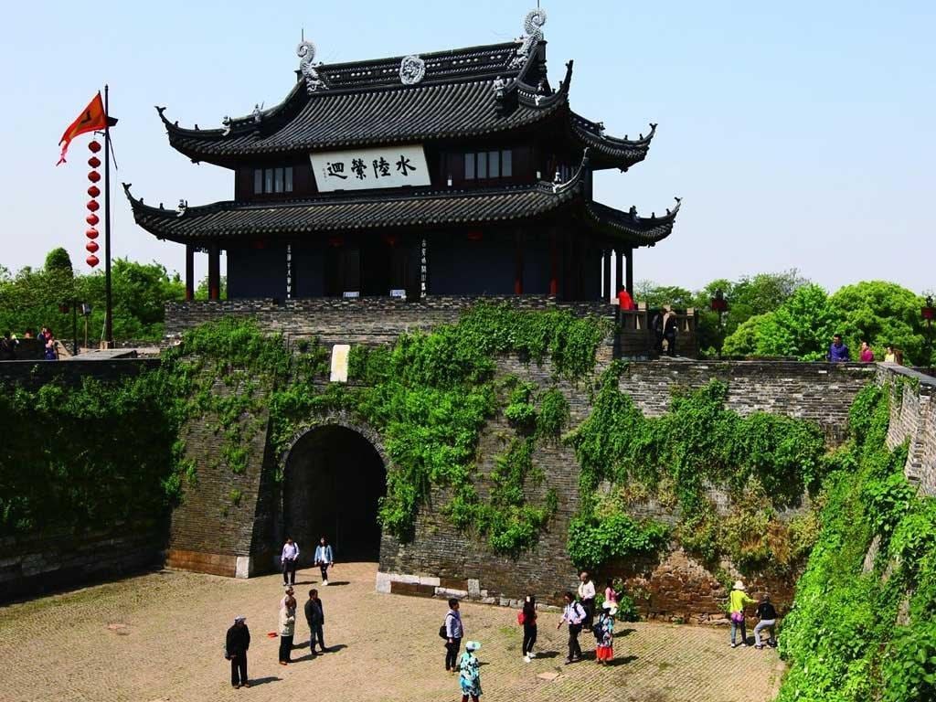 Explore Two Infamous Water Villages of the Yangtze River - Full-Day Tour
