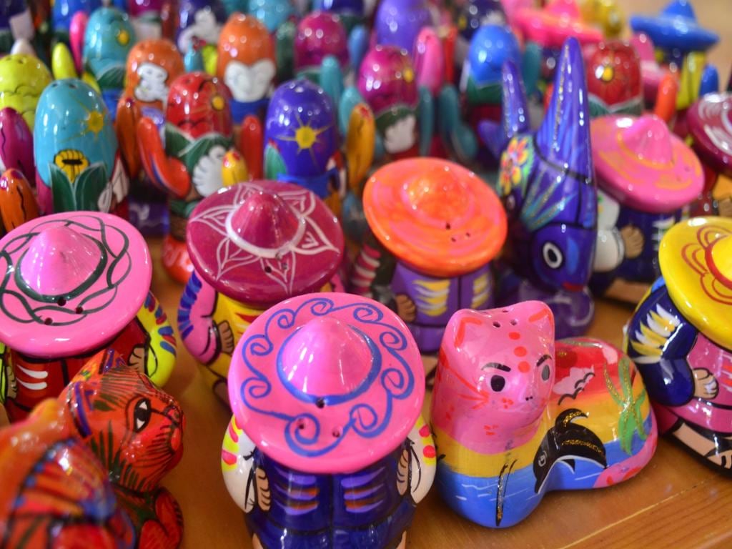 Taste of Mexico: Mariachi, Tacos, Tequila Tasting and Shopping - Half-Day Tour