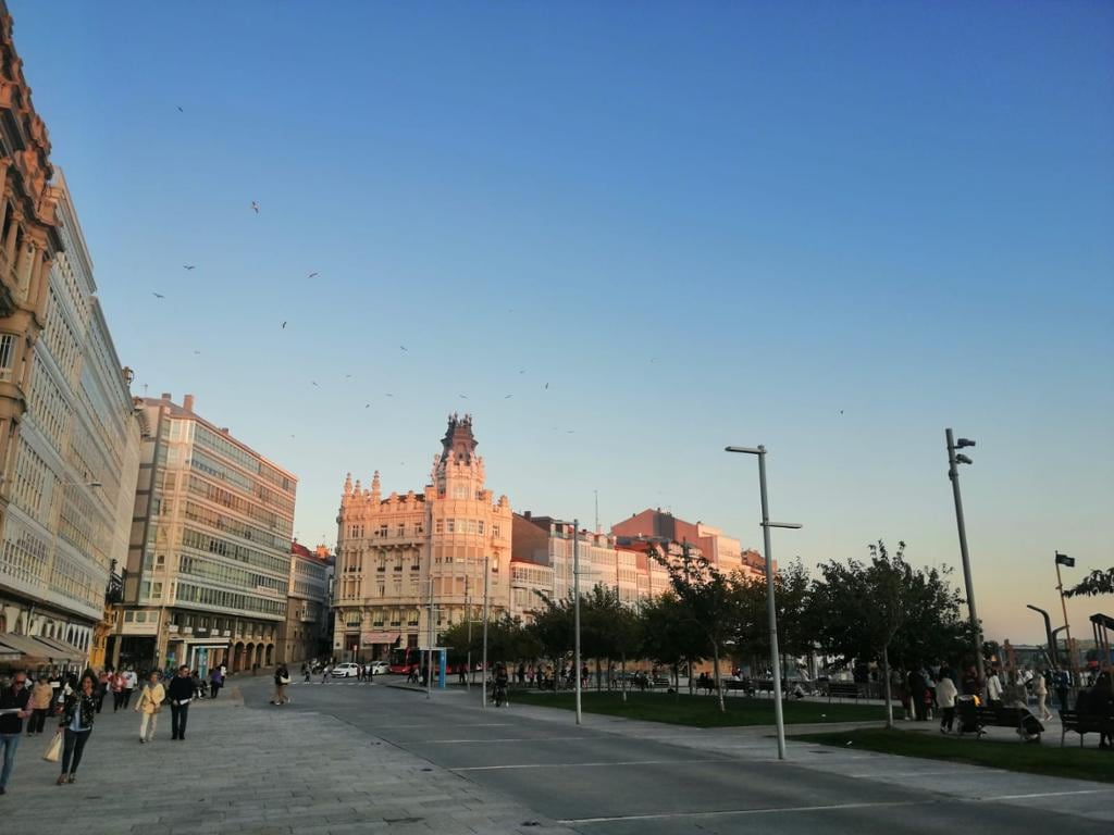 Visit Coruña´s Female Characters at Night - Private Walking Tour