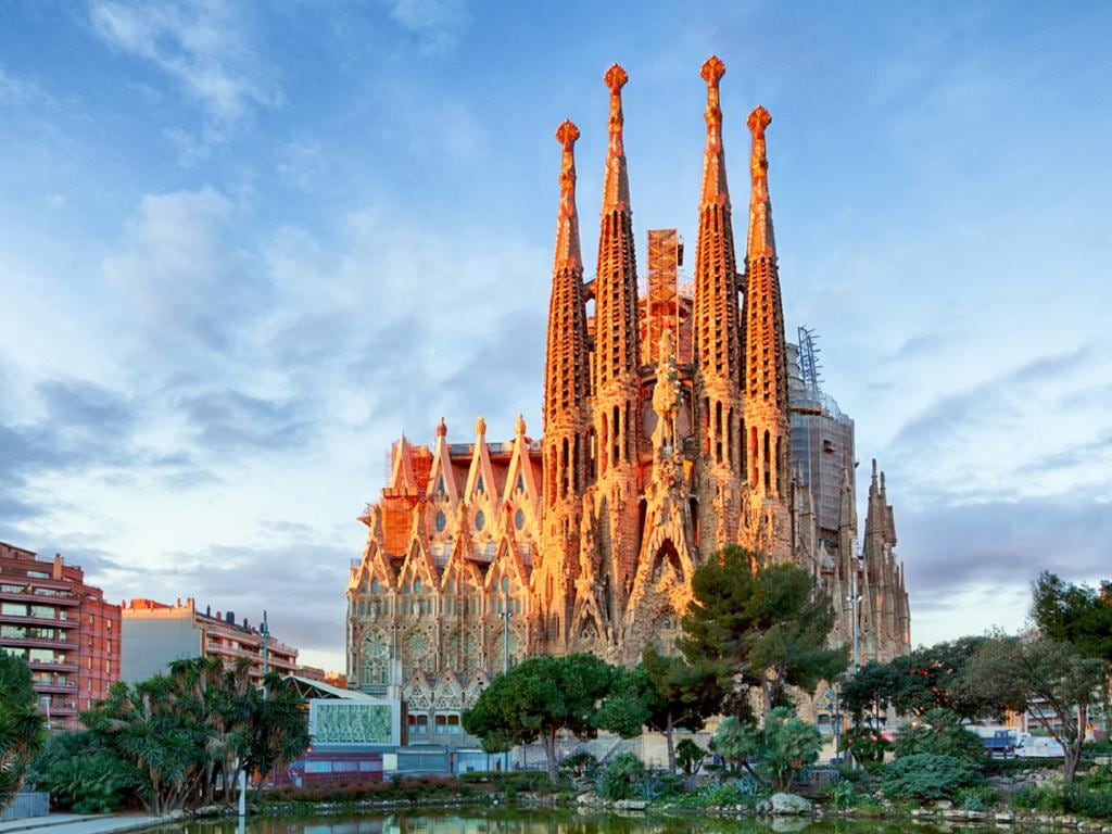 Discover Park Güell and Sagrada Familia - Private Tour