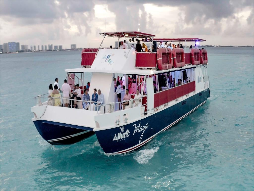 Sunset Boat Tour: Tequila, Mezcal & Tacos