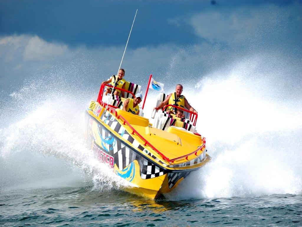 Aquatwister, Super Speedboat on Lagoon