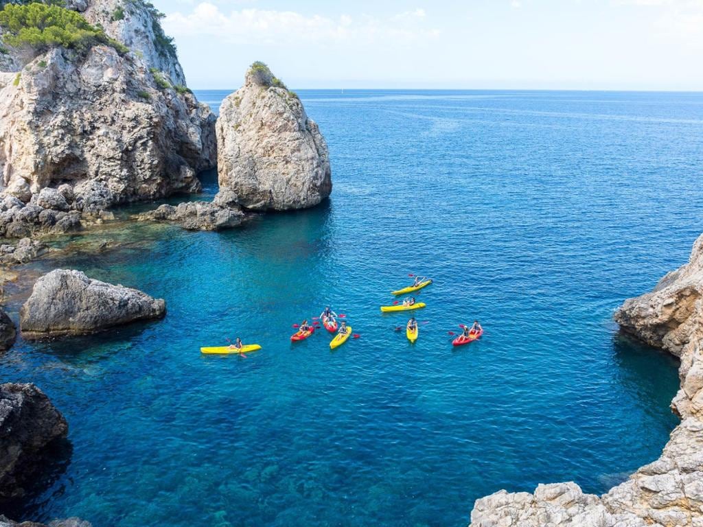 Discover the Magrats Islands - Kayak Tour