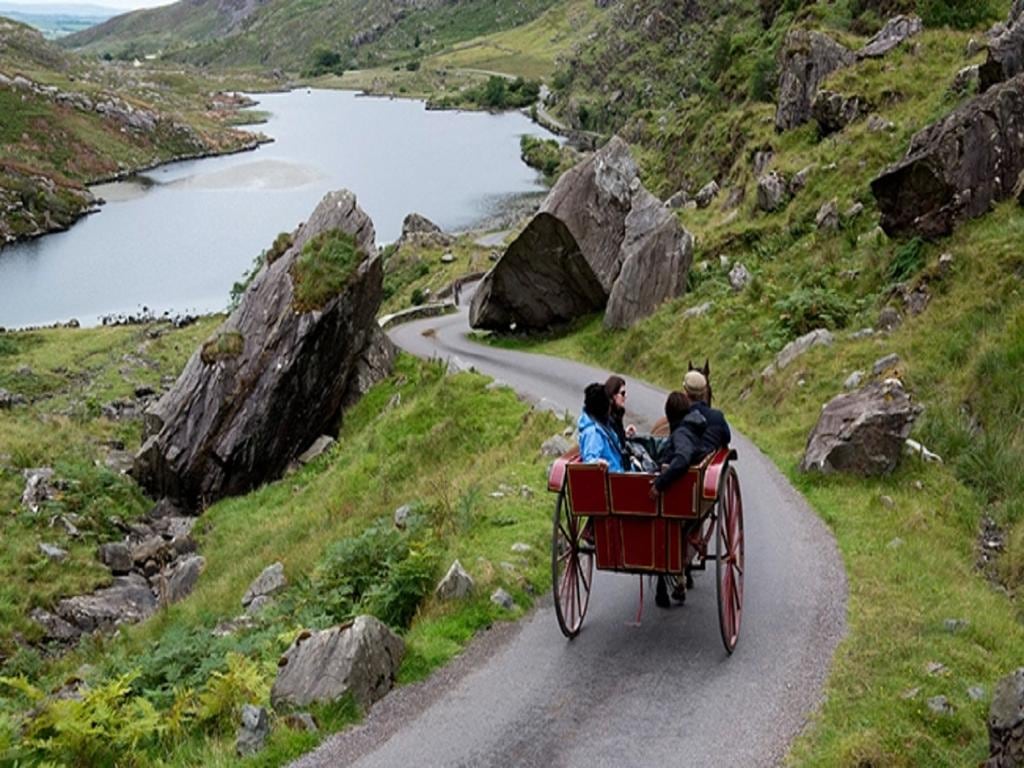 The Gap of Dunloe and Killarney Lakes Day Rail Tour