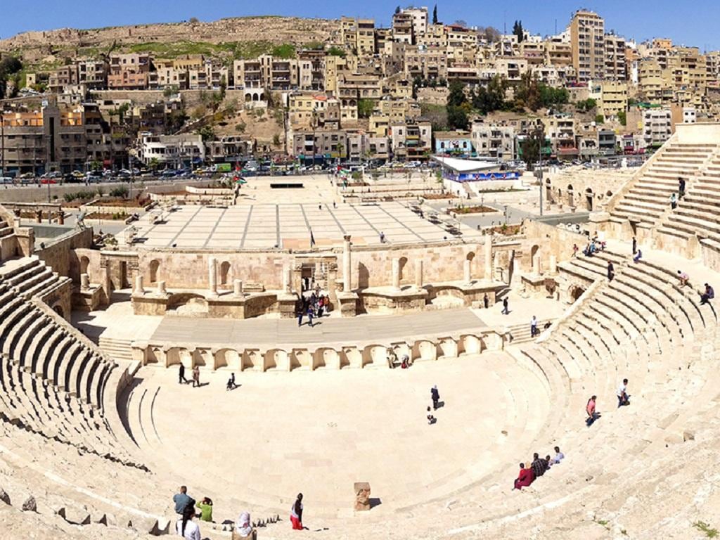Dining Experience with a Local Family in Amman