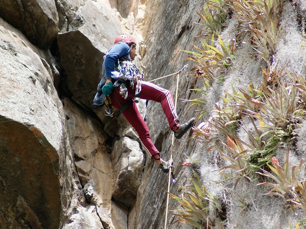 Rock climbing and abseiling in Suesca