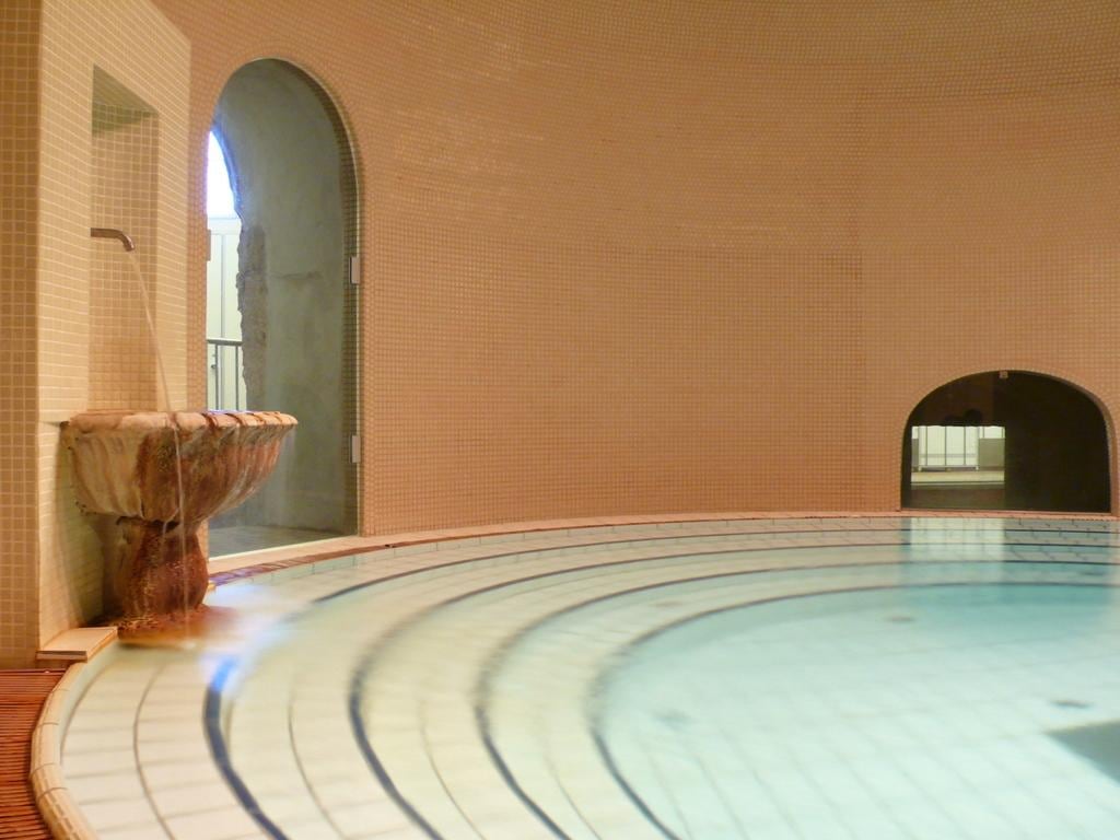 Lukács Thermal Bath
