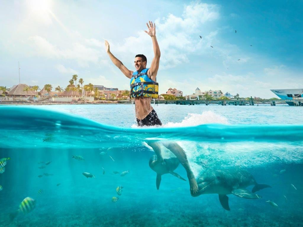 2-Day Tour: Isla Mujeres Catamaran Tour with Dolphin Royal Swim + Columbus Romantic Dinner Cruise