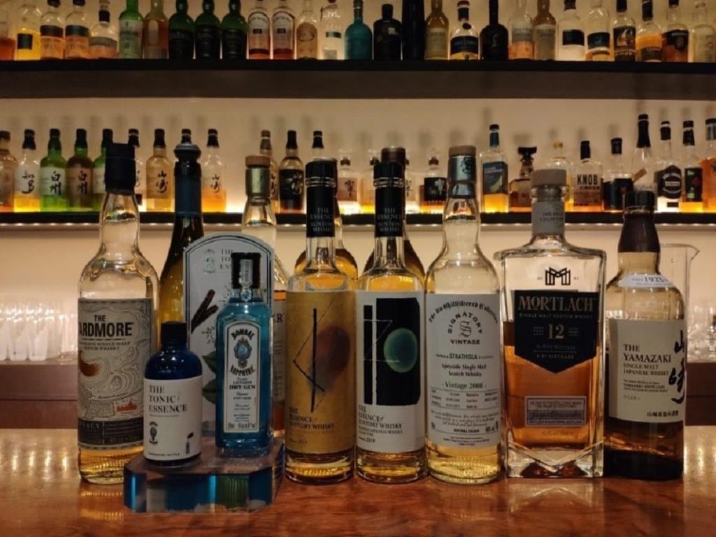 Whisky and Cocktails in The Flower District - Small Group Tour