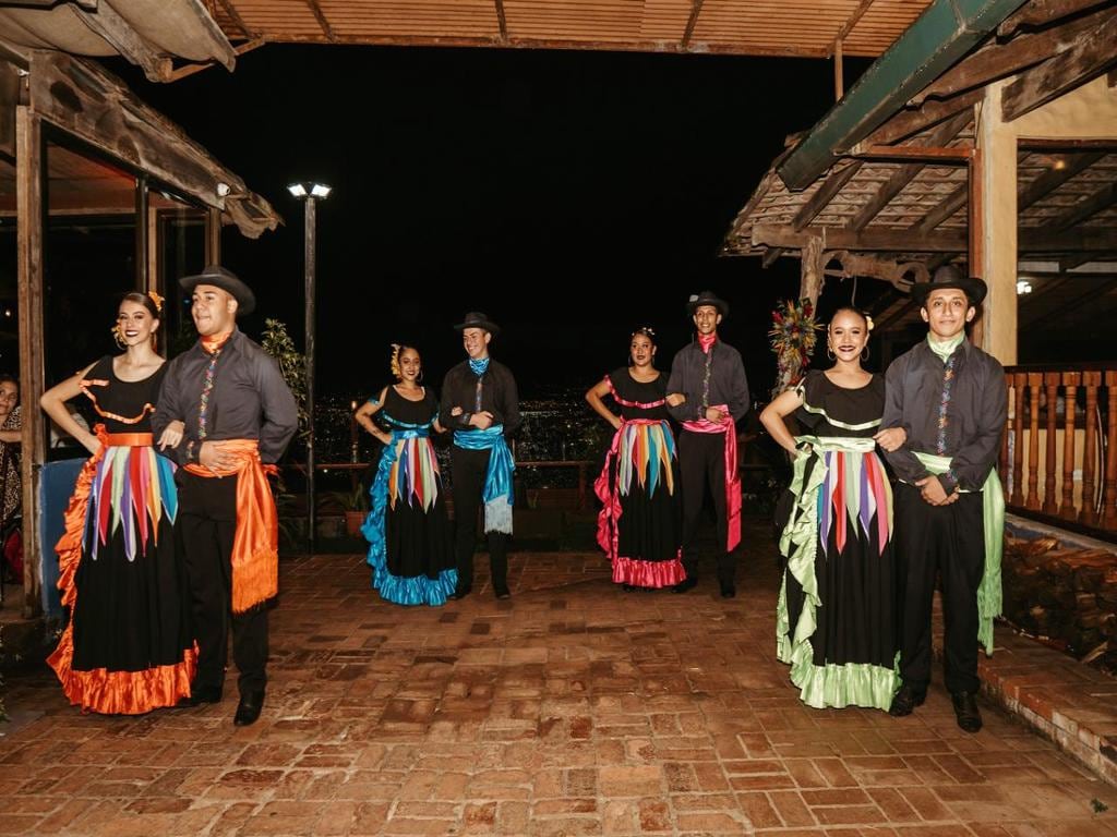 Tica Night Dinner Show