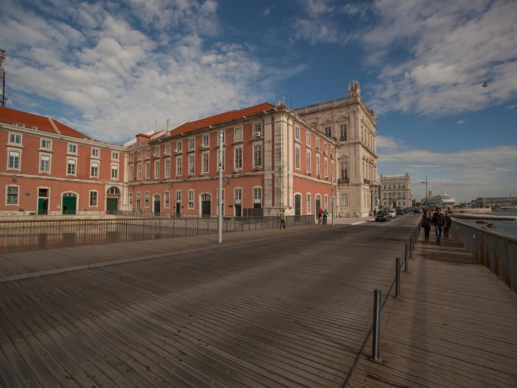 Explore Lisbon on a Eco Tuk Tuk with All Inclusive - Private Tour