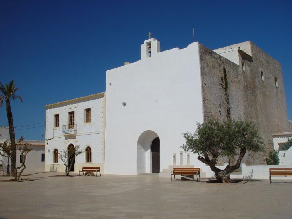 Formentera Bus Tour with Transfers