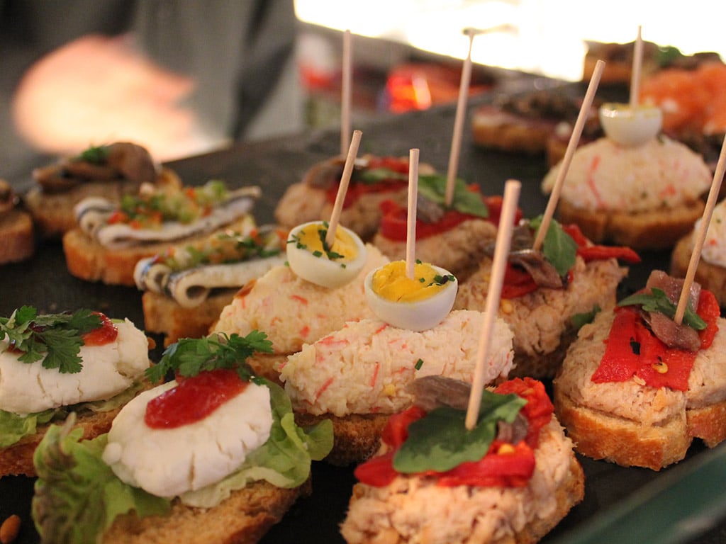 Tapas in Old Town and flamenco tour