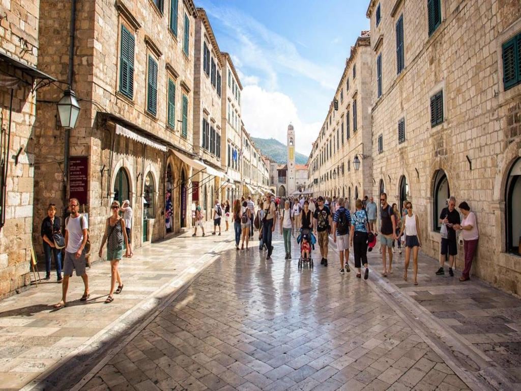 Dubrovnik Old Town Walking Tour - Shore Excursion