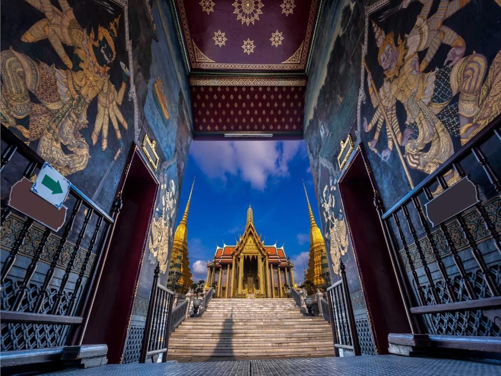 Enchanting Adventures to Wat Arun, Wat Pho and Chinatown with Tuk Tuk