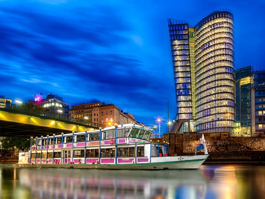Boat trip in Vienna Downtown