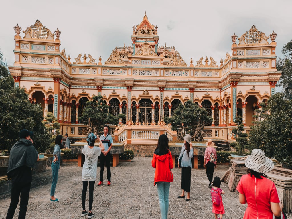 Full Day Tay Ninh - Cu Chi Tunnels
