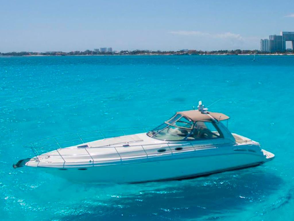Sail in the Caribbean Sea on a Luxury Yacht