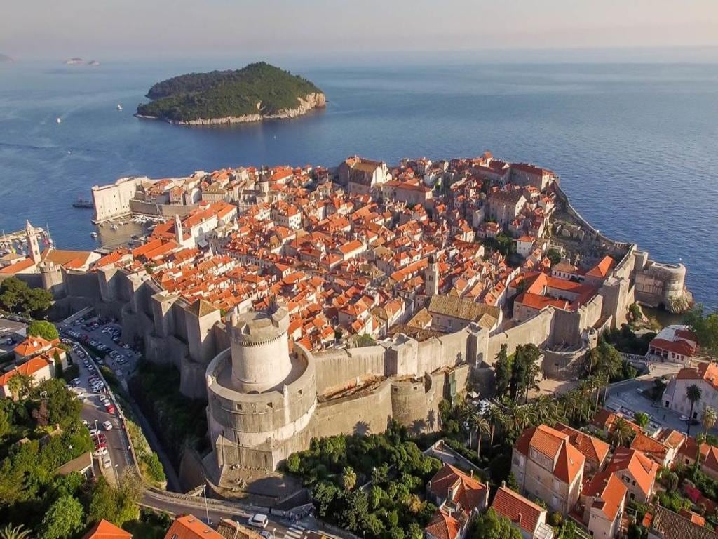 Combo History and Game of Thrones Tour with a Panorama Drive - Private Tour