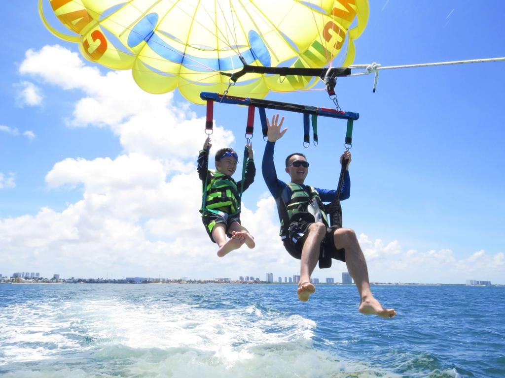 Panoramic Parasailing in Cancun Hotel Zone