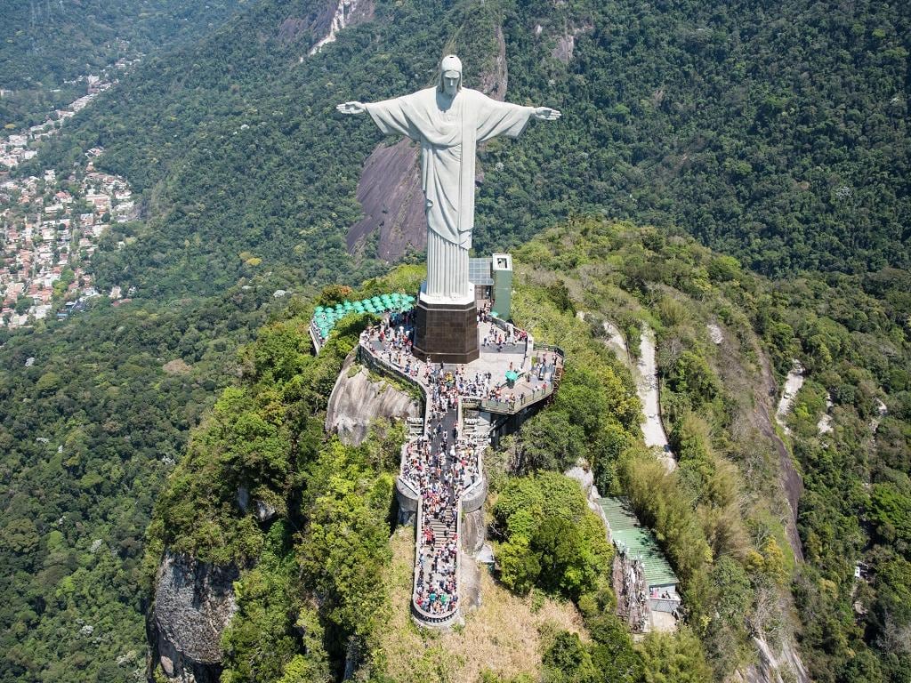 Transfers to and from the airport with Corcovado and City Tour